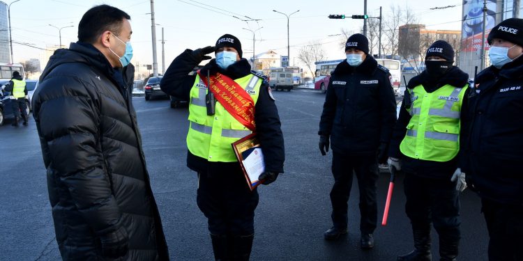Нийслэлийн үйлчилгээний зарим байгууллагын шилдэг ажилтнуудыг шагнав