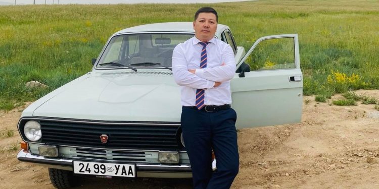 Иргэн Т.Сайнжаргал ‘ВОЛГА’ машинаар гангарч явна