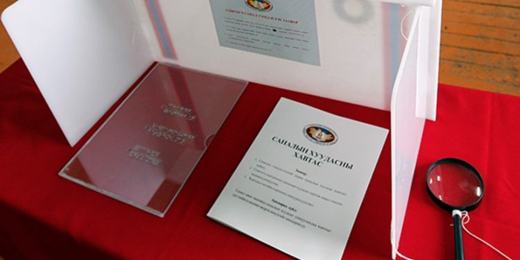 Нөхөн сонгуульд нэр дэвшигчдийн мөрийн хөтөлбөрийг СЕХ-д хүргүүллээ