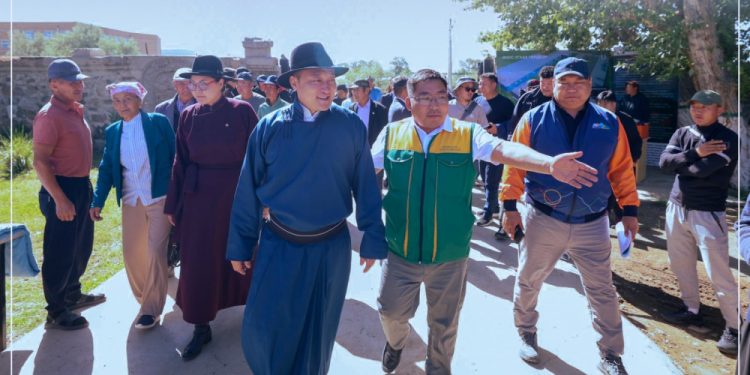 Монгол Ардын Намын Ерөнхий Нарийн Бичгийн дарга Д.Амарбаясгалан Ховд аймгийн 300 гаруй иргэн, сонгогчтой уулзлаа